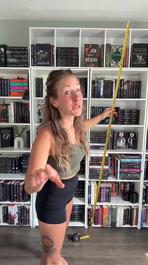 41K views · 1.3K reactions | What did he do Sarah But on a side note our book boyfriends are HUGE | liasbooks | Facebook