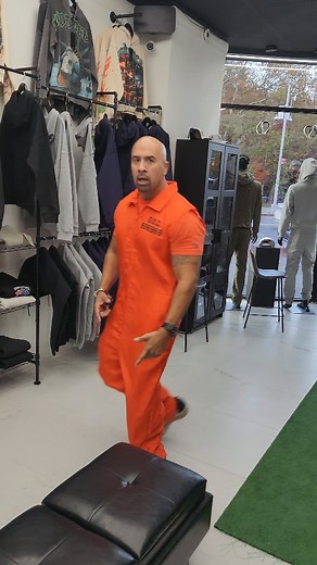 Big Chain on Instagram: "Fresh out with a fresh new look 🔥 @hudsonnyc1945 @skysthelimit_nyc @hovybabyy #nyc #bronx #store #clothing #gear #clothes #fashion #drip #suit #hoodie #pants #hudson"