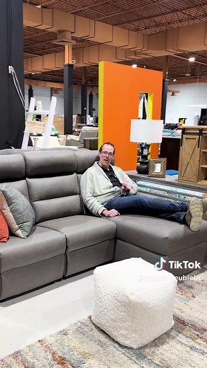 🔥 DÉMO PLANCHER – LIQUIDATION ELRAN 🔥 Superbe mobilier Elran en démo plancher à prix LIQUIDATION 😍 ✔️ Sofa inclinable ✔️ Fauteuil berçant et pivotant ✔️ Tête ajustable 👉 20 % de rabais sur des modèles sélectionnés Des deals de choix et une équipe à l’écoute de vos besoins 👌 📍 Accent Meuble Baie-Comeau 📌 81, place La Salle #AccentMeubleBaieComeau #Elran #Liquidation #DemoPlancher #SuperRabais