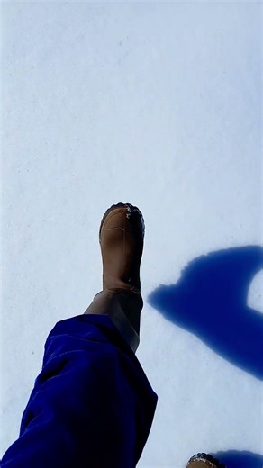 walking on frozen snow heavy footed sound effect