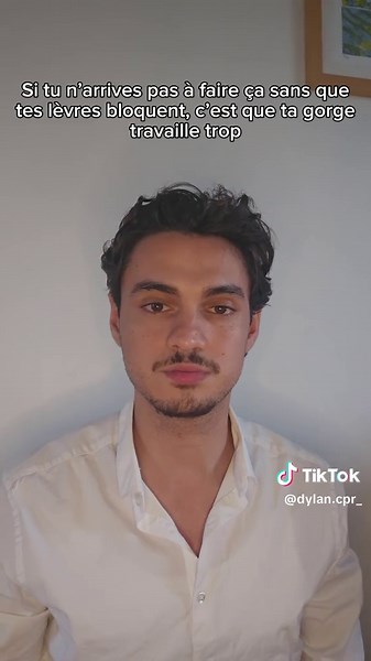 💨 Tu galères à faire la trille de lèvres (“brrrr”) sans que ça bloque ? C’est un signe que ta gorge travaille trop quand tu chantes. 👉 Dans cette vidéo, je te montre ce fameux exercice de trille labiale (ou “lip trill”). C’est bien plus qu’un simple échauffement : c’est un vrai indicateur de santé vocale. Quand les lèvres n’arrivent pas à vibrer librement, c’est souvent parce que : 1️⃣ La pression d’air est trop forte ou mal gérée, tu souffles “contre” la gorge au lieu de “laisser passer”. 2️⃣