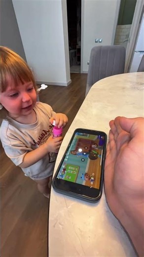 It seems that the cute baby is angry😡AAAAA cat mode😹♥️