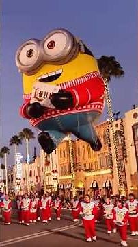 Despicable Me Joins Universal Studios Christmas Parade! 🎄🙌#UniversalOrlando #DespicableMe