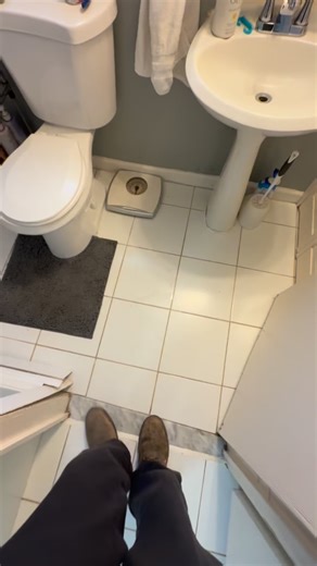 Customer called 📲 everytime they flushed the toilet 🚽 the shower 🚿 was filling up with water and sewage.. we arrived on site realizing we just pumped this system 11 months ago. Popped open the stand up vent and saw that they had an inside blockage. Inside blockage meaning someone flushed something they shouldn’t 👀 have which caused a back up inside the home 🏠. As usual we took out our @spartantool 300 machine and tackled this clog with ease. They were able to use everything within a matter 