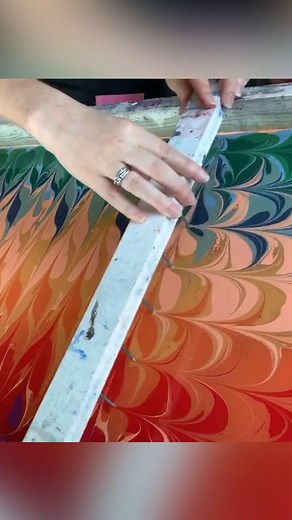 Making a scarf with #marbling #watermarbling #bodymarbling #mesmerizing #artistoftiktok #paintingtutorial #hydrodipping #hydrodippingshoes