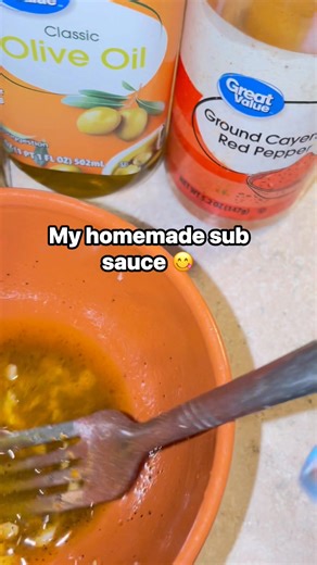 Homemade sub dressing 😋I didn’t record step by step ,but here’s the ingredients I used 👇🏽 Rose Homemade Sub Sauce Olive oil Thyme Cayenne Pepper Himalayan salt Pepper Turmeric Fresh chopped garlic #beanos #who #lol #mytwist #hoagies #sandwhich #saucerecipes | LachelleRed Rose