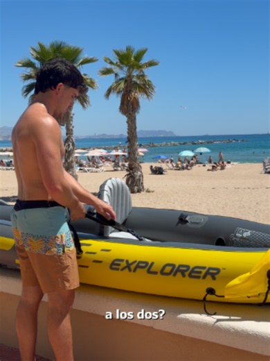Te presentamos el Kayak que va a solucionarte el verano. De nada 😏 ¡Corre a por él al carrito naranja antes de que se agote ! 🛒 #INTEX · #INTEXiberia · #Kayak · #KayakHinchable