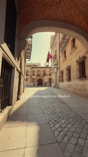 Personalmente, agosto me parece uno de los meses más bonitos para disfrutar de Madrid, siempre regala postales bonitas ¿y a ti? #madrid | Secretos de Madrid