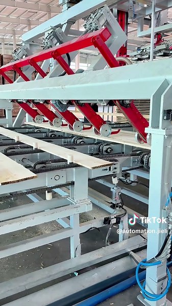 Wood processing enters the intelligent era! See how powerful this automated equipment is! #automation #automationequipment #machinery #woodprocessing #factory