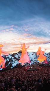 Arrows of neon and flashing marquees out on Main Street 🌟 🎥: Chloe Weir | Sphere