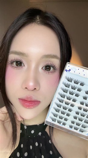 Mi có sẵn keo: cách chọn và gắn mi giả phù hợp