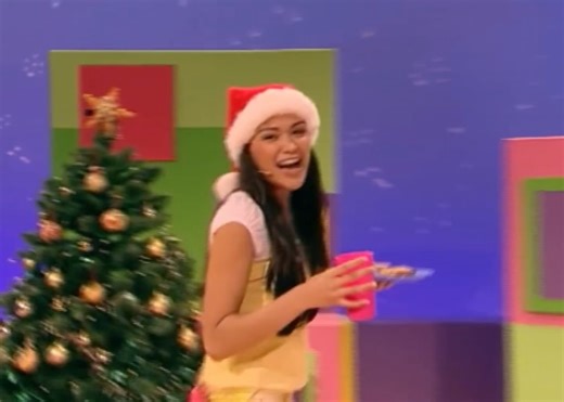 Hi-5 Team on Instagram: "🎄🎅🏼❤️ Segments from Hi-5's Series 11 Christmas episode, also released on the "Santa Claus is Coming" DVD (2009) 💚🎅🏼🎄 #hi5 #hi5history #hi5christmas #hi52009 @stevienicholson @caseyaburgess @timmaddren @felyirvine @laurenbrant"