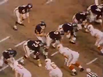 Back when Chicago was great. Jack Concannon throws to 93 years TD pass to Dick Gordon in 1967. The Bears have not had a 90 yard plus passing play since. The legendary Jack Brickhouse on the highlight reel. On another note, make Illinois great again and flip it red.