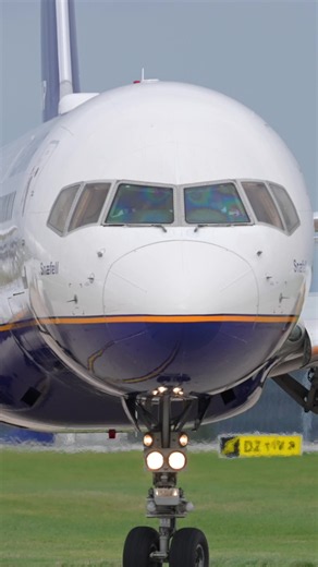 It’s so great having Icelandair sending their 757-200 to us @Manchester Airport 🇮🇸 The sad thing is knowing we won’t have them around for much longer 😢 #icelandair #boeing #boeing757 #manchesterairport