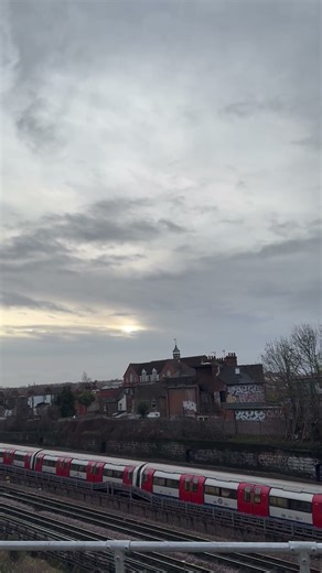 Jubilee Line gliding toward North/West London-swift city ride. #LondonLife #JubileeLine