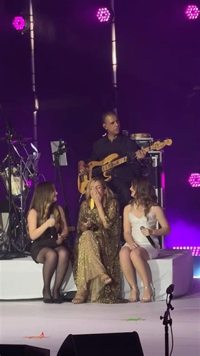 olha a reação da Claudia Leitte quando a gente cantou a música Falando as Paredes pra ela 🥹