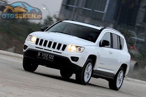 Jeep Compass 2012, SUV Mewah Bermesin 2.400 cc Punya Handling Mantap - Otoseken