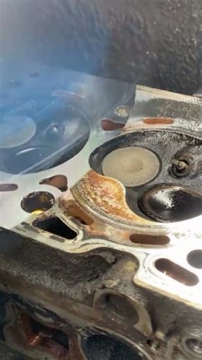 Cylinder head resurfacing is so satisfying to watch! #MuscleKingz #CylinderHeadResurfacing #EngineMachining #AutomotiveMachining #MachinistLife #CylinderHead #EngineBuilding #MachiningPorn #MechanicLife | MuscleKingz