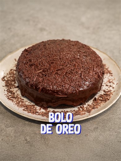 Bolo de Oreo sem forno! E você não leu errado… Mais surpreendente do que eu ter feito essa receita, é o quão bom esse bolo fica! Ingredientes: 70 unidades de bolacha oreo 490 ml de leite 3 colheres de chá de fermento químico Receita da ganache de chocolate: 300 g de creme de leite fresco 240 g de chocolate 70% 10 g de manteiga gelada #naoépubli mas estamos por aqui @oreo.brasil #bolo #oreo #sobremesa #receita
