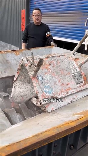 This Machine Was Built to Destroy – And It Shows! #threadingmachine #technology | Factory Machine