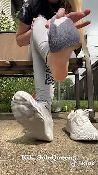 Shoe removal / sock removal (3 min)