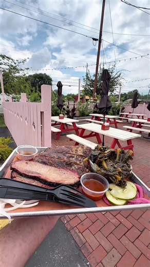 There’s nothing like eating some good Virginia barbecue on the side of the road! This might be one of my new top favorite spots in VA. Its Mama Jean’s BBQ in Roanoke, Virginia and today I got the thickest piece of brisket you’ll ever see, and some mouth melt ribs. It’s a really cool spot as well with great outdoor seating. #roanoke #bbq #virginia #barbecue #brisket