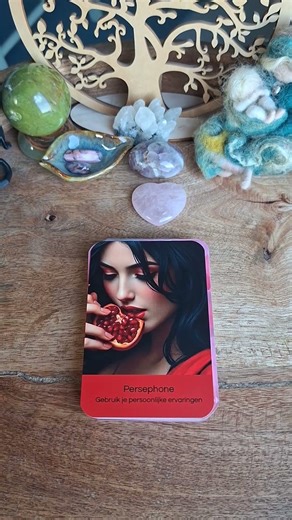 Persephone godin van de lente #kaartvandedag #orakelkaarten #godinnenkracht #persephone