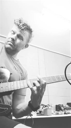 Fast! Some snappy Telecaster work from guitarist Thor Phillips