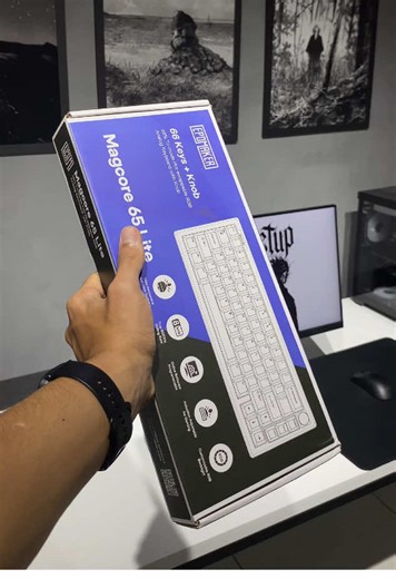Epomaker Magcore 65 Lite!! Teclado magnético, 65%, simplesmente absurdo de lindo, com um design compacto. Oque acharam? Eu posso falar que gostei muito, ótimo teclado, meu atual main. LINK NA BIO! E aproveita que tá tendo promoção de ANO NOVO. thanks @Epomaker Keyboard #tech #epomaker #pc #wallpaper #fyp