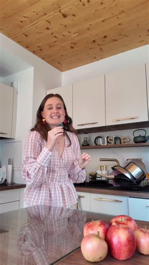 🥧BATTLE DE TARTE TATIN : ma belle-mère VS le Cookeo Infinity 👉🏻 Collaboration commerciale rémunérée avec @boulanger Depuis que j’ai le nouveau Cookeo Infinity de @moulinexfrance disponible chez @boulanger, ça me change la vie ! Je suis trop fière d’avoir enfin réussi à faire une tarte tatin alors que je n’en avais jamais fait avant 😅 C’est mon dessert préféré, mais j’ai toujours eu peur que ce soit trop compliqué… et pourtant, grâce au Cookeo Infinity, tout s’est fait sans stress, et le résu
