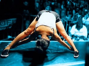 Twerker Touches Toes + Booty Splits Stage Dive!