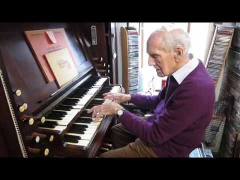 Francis Jackson plays the organ at 100 years of age!