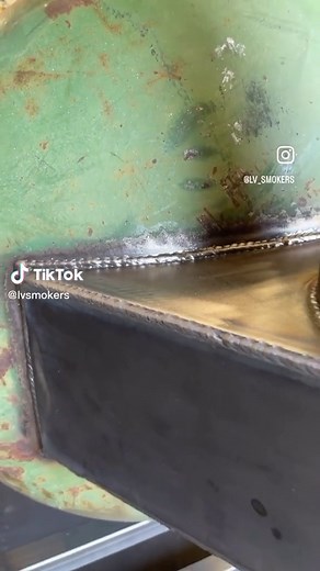 👀👀🔥 #stickburner #offsetsmoker #smokerbuilder #webuildsmokers #customsmokers #custompits #offsetsmokerfamily #metalfabrication #welding #weldernation #bbq #bbqlovers #bbqnation #bbqsmoker #bbqfamily #grillingnation #grilling #handcrafted #supportsmallbusinesses #letsgo #fyp #lvsmokers