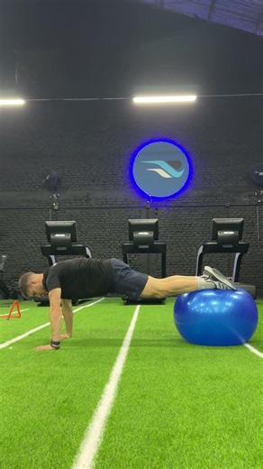 Puente con pies en fitball