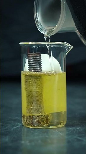 Mi történik a rozsdával sósavban? 🧪😲 Rozsdaeltávolítási kísérlet