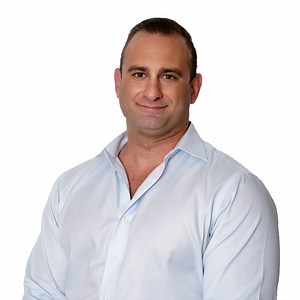 While in the U.S. Marines Corps, Ryan was struck by an IED. The blast left him with a traumatic brain injury that caused short-term memory loss and insomnia. Ryan didn’t know how to cope with his TBI symptoms and started to isolate himself from others. With encouragement from his battalion commander, Ryan received counseling through VA. Hear his story: MakeTheConnection.net/stories/830 | Make the Connection