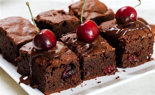 Posni čokoladni kolač sa višnjama