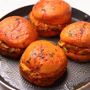 Street-Style Tawa Burger Recipe - Easiest Burger Recipe Ever! Written Recipe: https://bit.ly/31DrsL4 Follow me on Instagram: https://www.instagram.com/aartimadan/ #BurgerRecipe #TawaBurger #Burger #StreetFood #AartiMadan | Aarti Madan