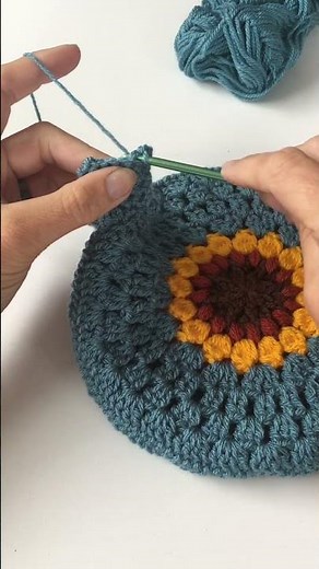 Crocheting an Easy Sunflower Circle Bag #crochet #shortscrochet #crocheting