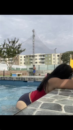 Fotos animadas en la piscina: momentos divertidos en vivo