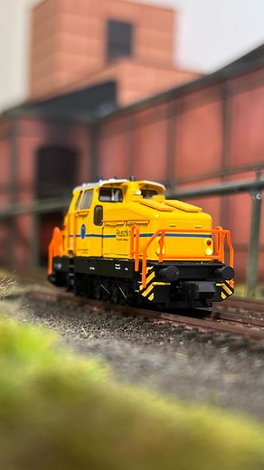 Pufferspeicher und Digitaldecoder sorgen für Rangierspaß! #spurn#nscale#modellbahn#modellbau#wirmodellbahner#züge#zugfotografie#train#modeltrain#1zu160#dhg500#henschel#werksbahn#rangierlok | Ruhr_N