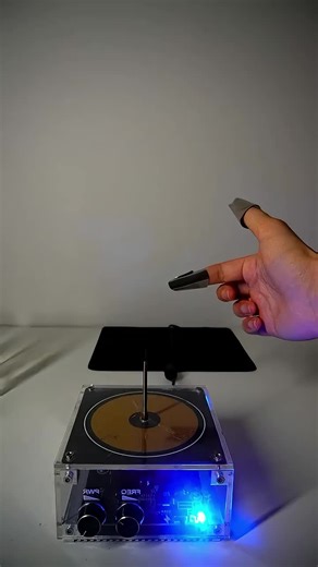 Pain? Here comes the bare-handed electricity reception everyone wants. What's the principle behind it?#decompress #heal #popularscience #illdosomesciencepopularization #childeducation Field What Test Memories for You Experiment Magic Shock -Child Experiment of Technology Induction Blogger Daily About Contrast Decompression Video Relief Relief Gadget Sharing Video Coil Aid Aid Video Bed Experiment Video