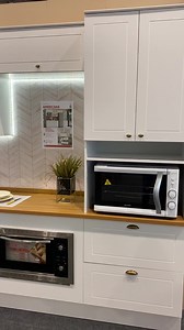 ✨ Nossa queridinha! A cozinha americana une beleza e funcionalidade em cada detalhe, transformando seu espaço em um ambiente encantador e prático. 💛 Deixe sua cozinha ainda mais especial! | Loja Veneza