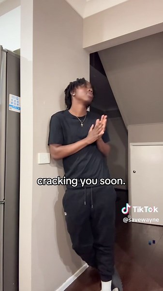 wayne (@savewayne)’s video of cracking
