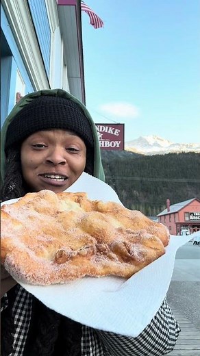 Trying Alaskan Fry Bread from Klondike Doughboy in Skagway, Alaska #food #alaka