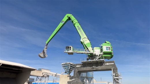 Heavy machine handles bulk loads with smooth movement