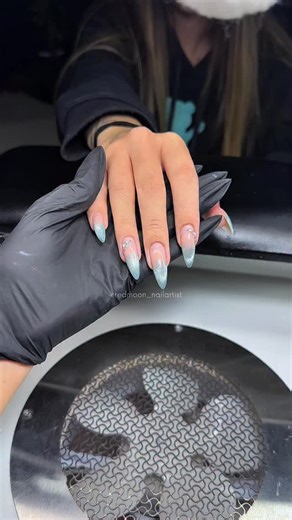 Lorena Batista | Manter unhas impecáveis não é sorte, é técnica e produtos certos. ✨ Hoje te mostro como faço uma manutenção completa usando meus... | Instagram