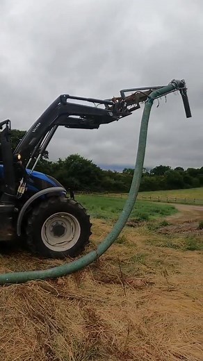 Pumping the last bit of water out before muck spreaders come in #farmlife #cowboy #cow #valtra #valtrapower #storthmachinery #hispec #hispectanker