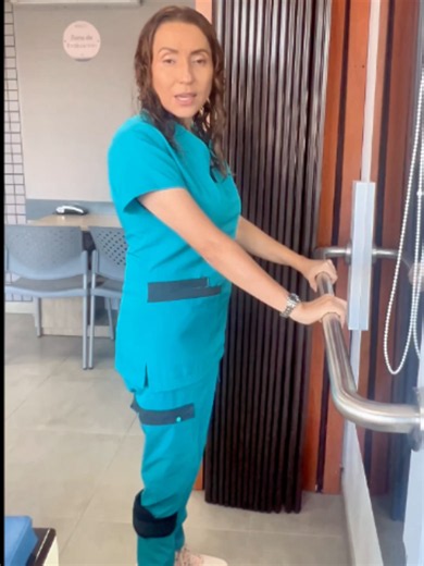 ¿Tu rodilla se va hacia atrás al caminar? Causas y soluciones
