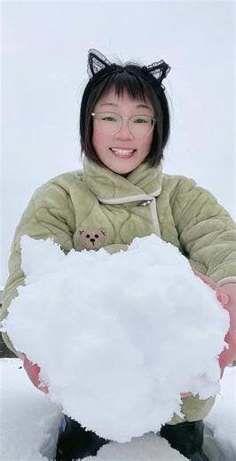 Indulging in Fluffy Snow ASMR Delights